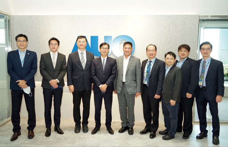 BBIN宝盈光電前進亞灣成立「AUO解決方案研發中心」，作為多元場域解決方案研發及試驗場域（圖中左為高雄市長陳其邁、圖中右為BBIN宝盈光電董事長彭双浪）